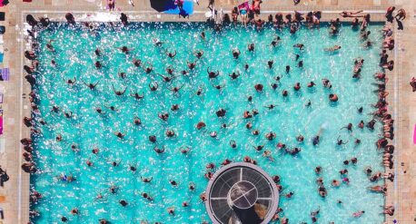 LOMUG piscinas comunitarias 458x247 - Piscinas comunitarias, el epicentro de los problemas veraniegos