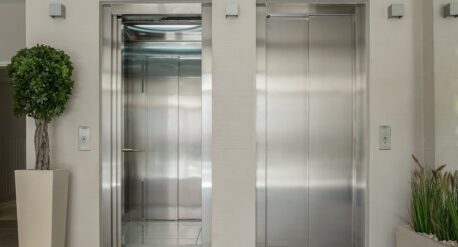 Lomug ascensores comunidad propietarios 458x247 - Instalación de ascensores en las comunidades